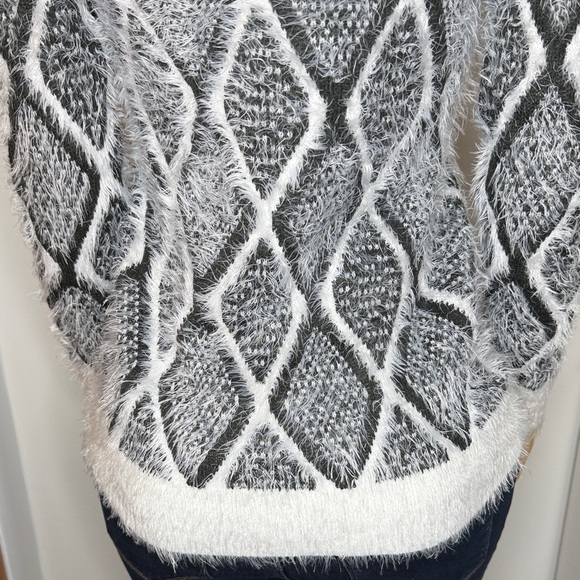 Neiman Marcus Sweater Size Small - Picture 6 of 11